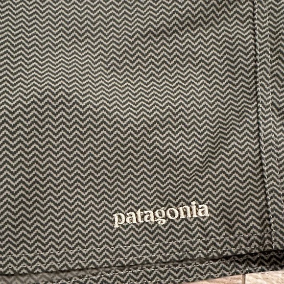 Patagonia Men's Olive Green and Beige Flat Front Shorts - Picture 4 of 9